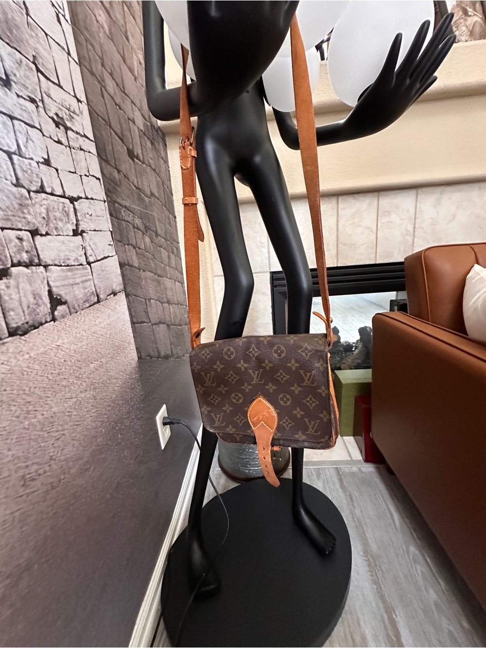 Louis Vuitton Monogram Canvas Messenger Bag with Tan Leather Trim - Picture 2 of 15